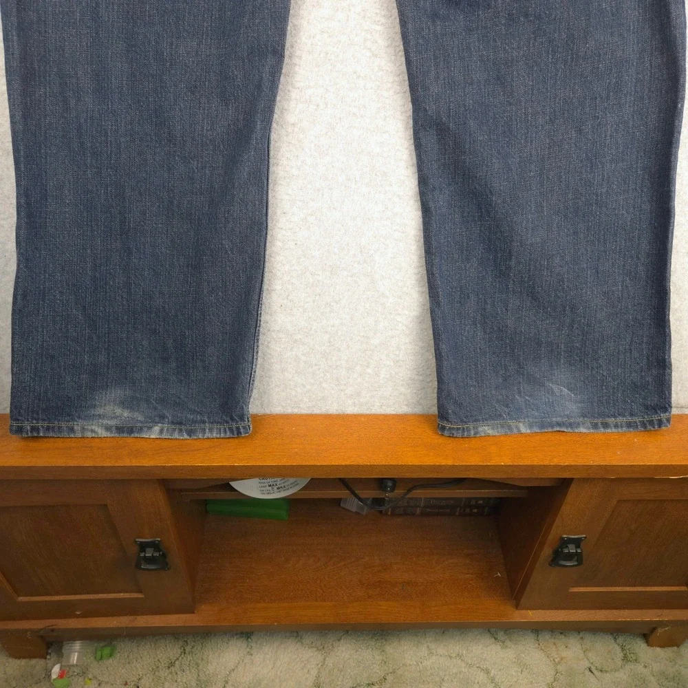 Levis levis 569